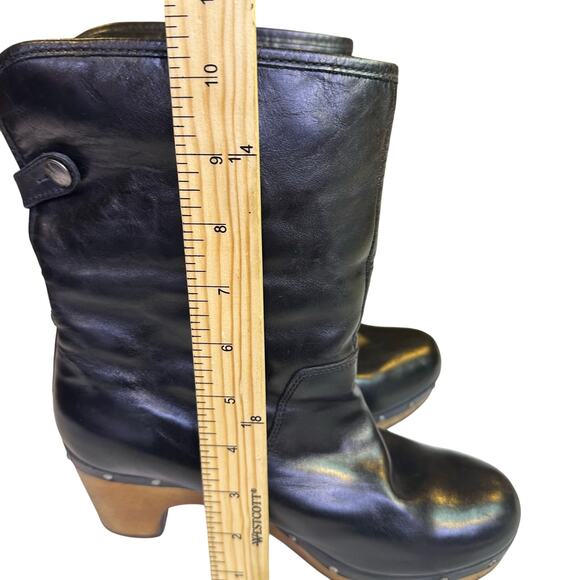 UGG Lynnea Australian Suede Shearling Lined Heeled sheep Boot Black 1958 Size 7 - Picture 13 of 13